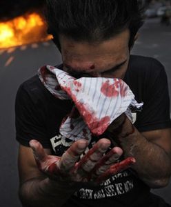 Iran: zwolennicy prezydenta kijami biją opozycję