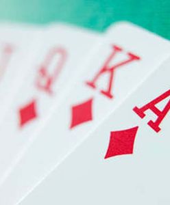 Ksiądz chce wygrać w pokera pieniądze na kościół