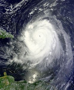 Tej nocy huragan Earl może zaatakować wybrzeże USA