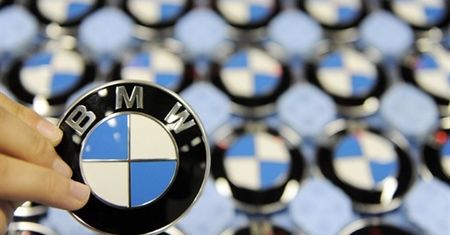 BMW zawiesza produkcję z powodu zakazu lotów. Inni liczą straty