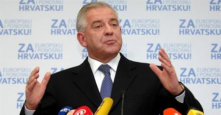Oskarżyli premiera o korupcję, ten ratuje się ucieczką