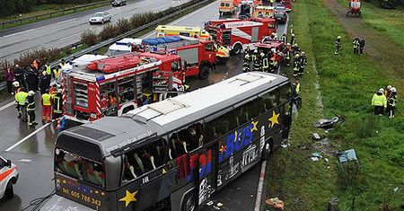 Zmarła kobieta ranna w katastrofie autobusu w Niemczech