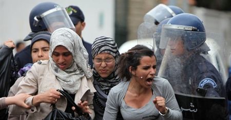 Studenci protestują i walczą z policją - są ranni