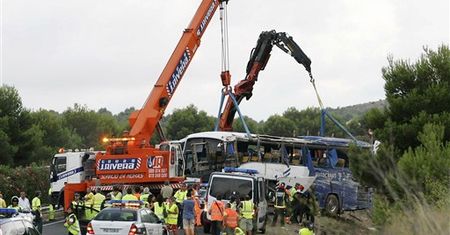 8 zabitych, 45 rannych w wypadku autobusu w Hiszpanii