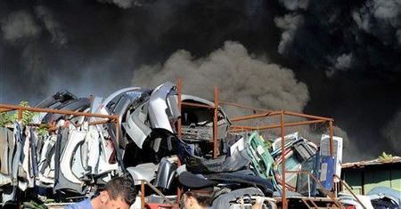 Gigantyczny pożar złomowiska samochodów w Rzymie