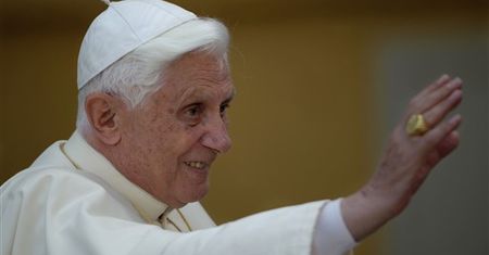 Z powodu ulewy odwołano procesję z udziałem papieża
