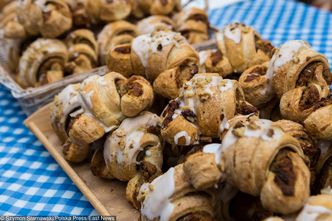 Akcja RogaLove zachęca do dzielenia się rogalami świętomarcińskimi. Dochód pójdzie na chore dzieci