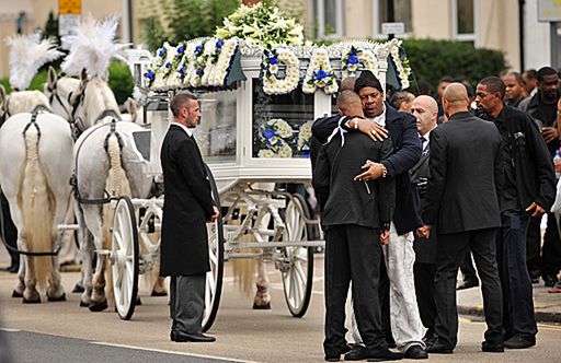 Pogrzeb mężczyzny, którego śmierć wywołała zamieszki