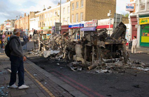 Londyn nadal wrze - kolejne uliczne rozruchy