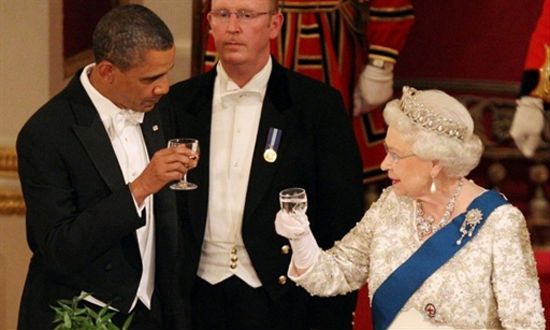 Wpadka Obamy na bankiecie u królowej