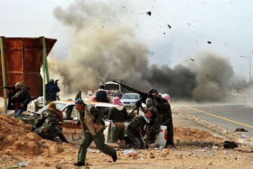 Siły Kadafiego odbiły Zawiję, usuwają dowody walk
