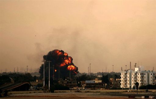 Zacięte walki w Bengazi - czołgi Kadafiego już na ulicach