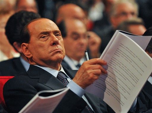 Burza we Włoszech - Berlusconi cytuje Mussoliniego