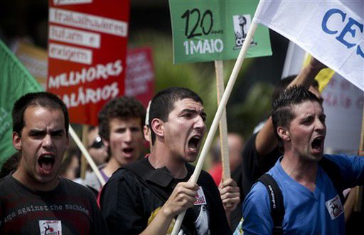 Portugalczycy demonstrują przeciw oszczędnościom