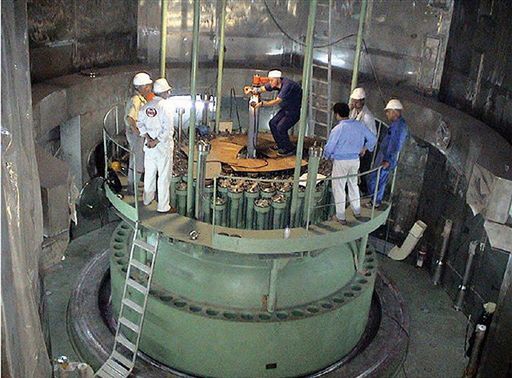 Rosja uruchamia reaktor atomowy w Iranie