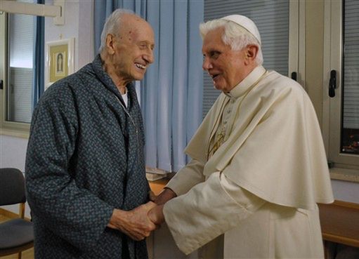 Papież odwiedził kard. Etchegaraya w klinice Gemelli
