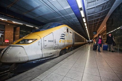 Utknęli w pociągu na 16 godzin - dostaną 11 mln euro