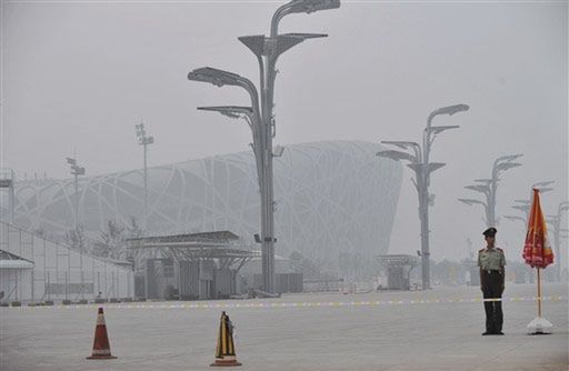Mimo starań chińskich władz Pekin wciąż spowity smogiem