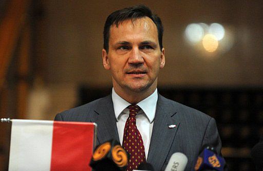 Sikorski: to zaczyna wyglądać na sabotaż wewnątrz PiS