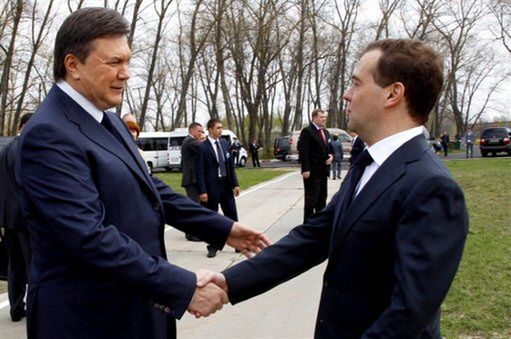 Janukowycz i Miedwiediew złożyli hołd w Czarnobylu