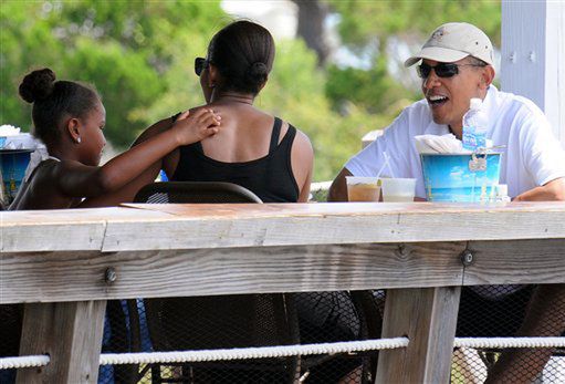 Obama na wakacjach w miejscu klęski