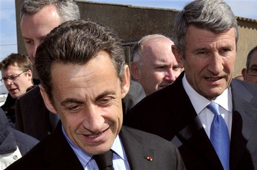 Sarkozy: poligamia w porządku, atak na policjanta nie