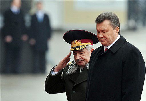 Ile zarabia prezydent Ukrainy? Teraz o połowę mniej
