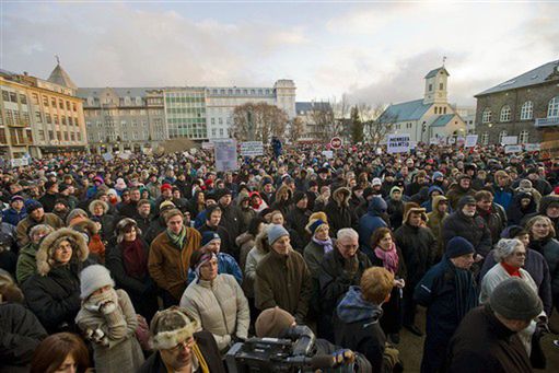 Premier Islandii nie chce ustąpić mimo nasilającej się presji