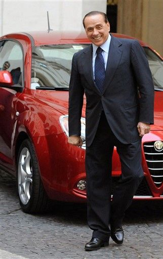 Berlusconi rozdaje prezenty deputowanym