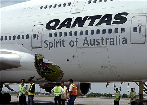 Podczas lotu otworzyły się drzwi w samolocie Qantas