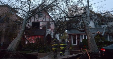 Huragan Sandy uderzył, wybuch na Manhattanie. Zobacz relację na żywo