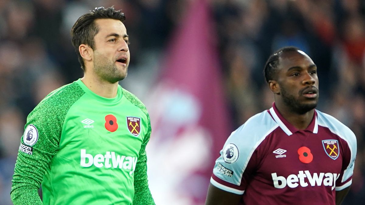 Getty Images / Zac Goodwin/PA Images / Łukasz Fabiański oraz Michail Antonio przed jednym z meczów ligowych.
