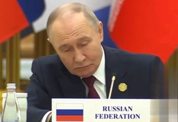 30 sekund ciszy. Nagrali bezradnego Putina. Kuriozalne wideo