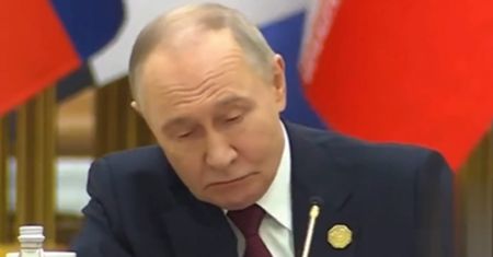 30 sekund ciszy. Nagrali bezradnego Putina. Kuriozalne wideo