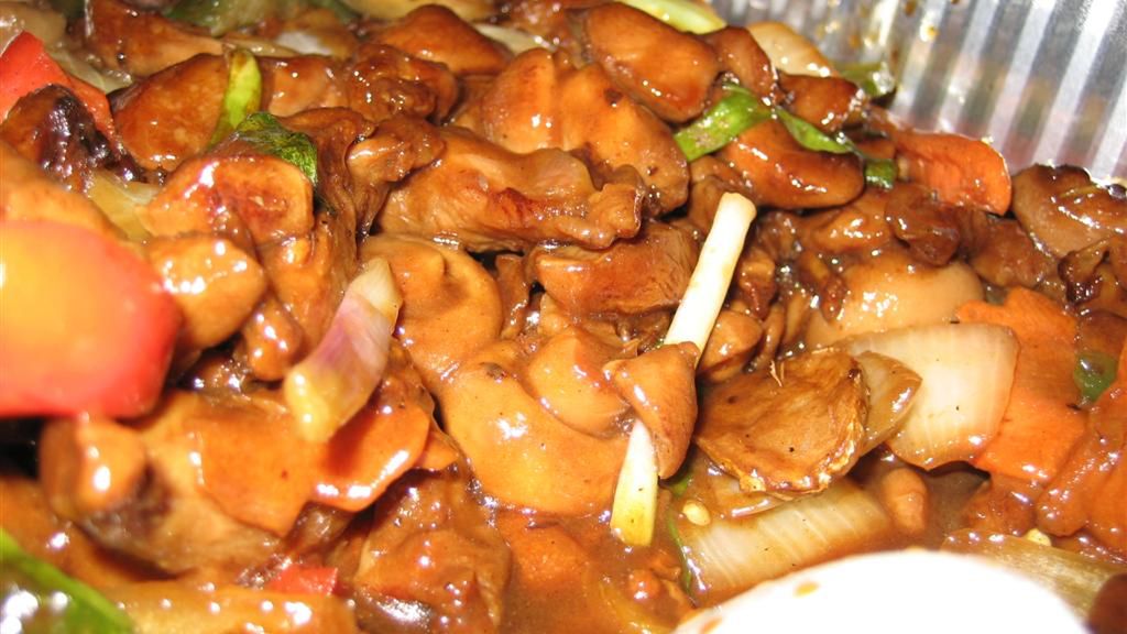 Ugotowana potrawka z kurczaka (mięso i skóra)