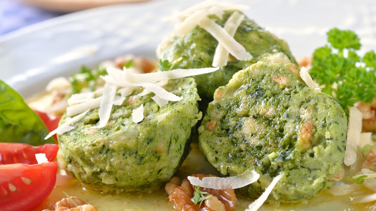 Zielone knedle to pyszny pomysł na bezmięsny obiad