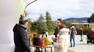 Kielce: Skarby Jesieni w Ogrodzie Botanicznym. Mieszkańcy wspólnie świętowali winobranie i odkrywali smaki Świętokrzyskich winnic