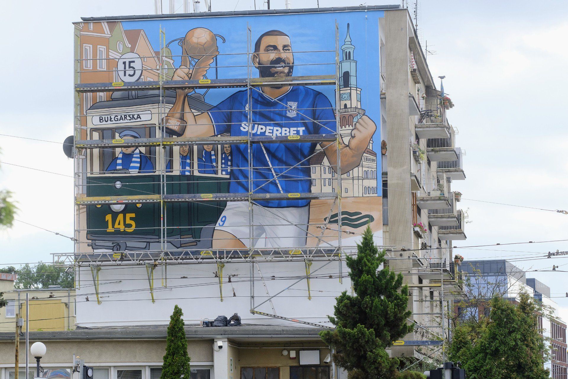Tak zmienił się mural kapitana Lecha Poznań, Mikaela Ishaka
