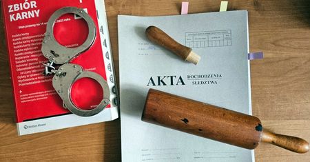 Awantura o byłego partnera w Wołominie. 57-latka zaatakowała młodszą kobietę wałkiem do ciasta!