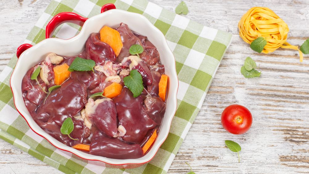 Surowa potrawka z kurczaka (podroby)