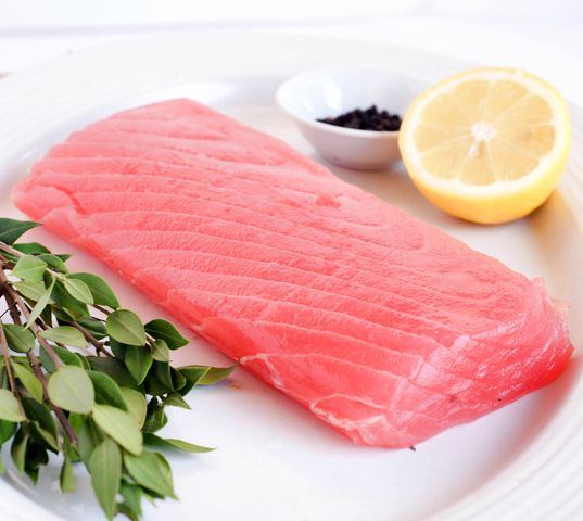 Surowy tuńczyk żółtopłetwy