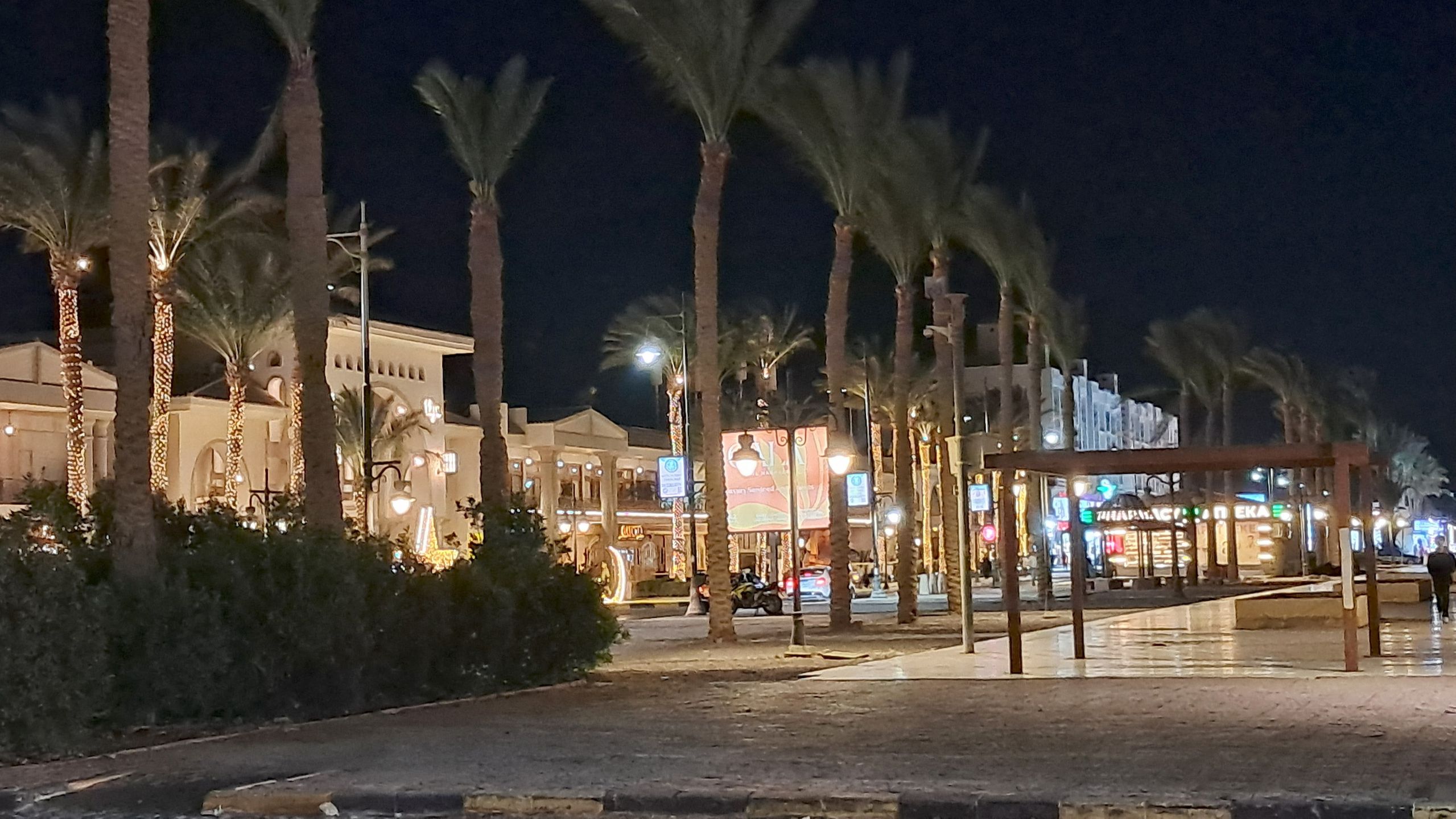 Turystyczne promenady zaczynają żyć wieczorami