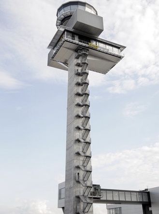 Wieża widokowa lotniska - lipiec 2010 r.