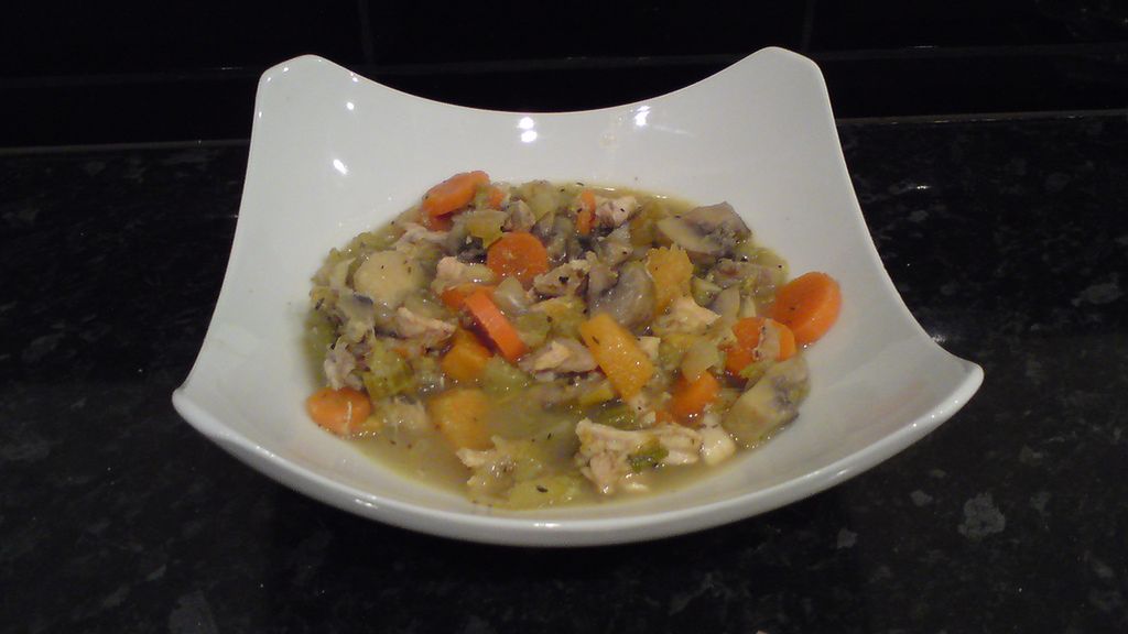 Ugotowana potrawka z kurczaka (podroby)