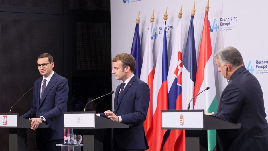 Mateusz Morawiecki, Emmanuel Macron, Viktor OrbanLeszek Szyma�skidyplomacja, politycy, polityk, polityka, spotkanie, Szefowie rz�d�w, V4, wizyta, wizyta zagraniczna
