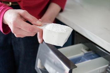 Rozwiesił plakaty o sprzedaży proszków z Niemiec. Dostał 18 mandatów