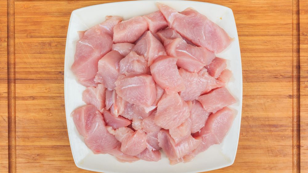 Surowa potrawka z kurczaka (samo mięso jasne)