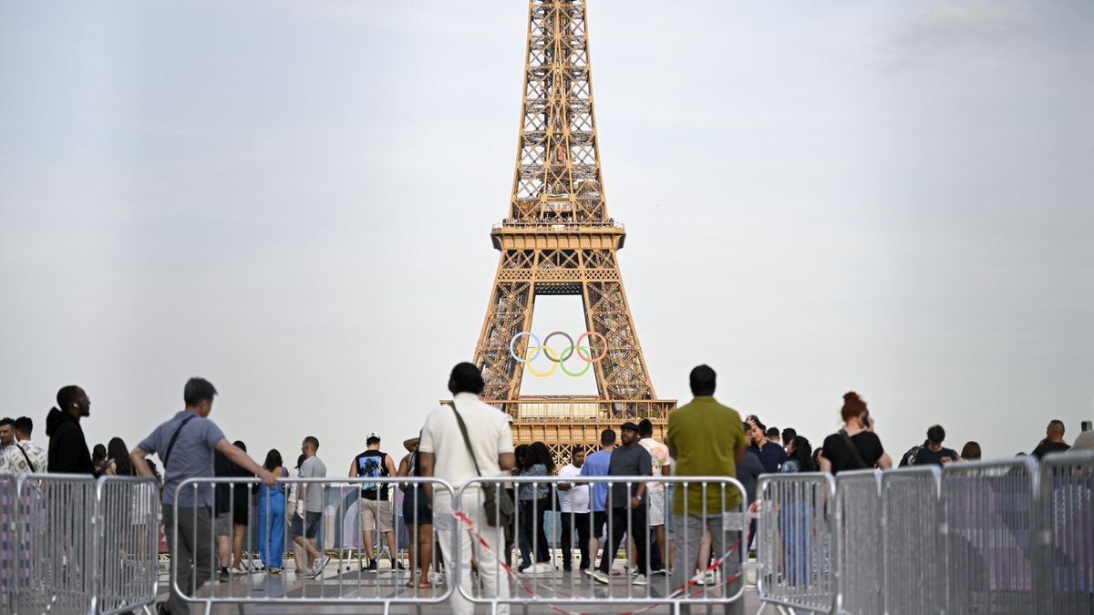 Getty Images / Joly V/Andia//Universal Images Group / Na zdjęciu: wieża Eiffla