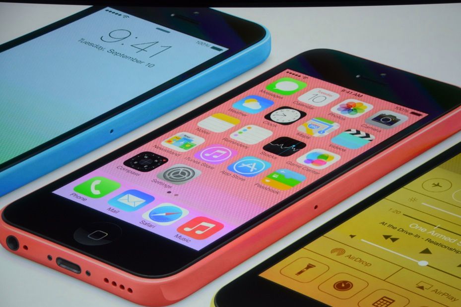 „Tani” iPhone 5C w wersji 8GB debiutuje w Polsce i innych krajach Europy