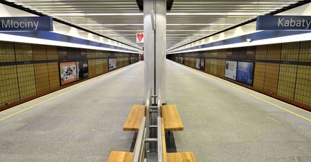 Warszawa. Wjechał autem na stację metra i pozostał bezkarny